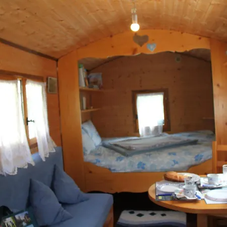 Charming Caravan Near Hamois With Garden Prázdninový dům Scy