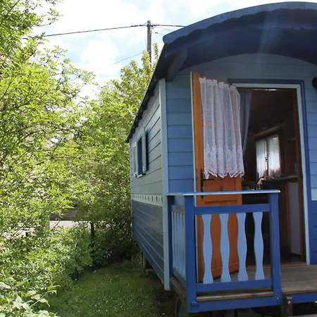 Prázdninový dům Charming Caravan Near Hamois With Garden Scy