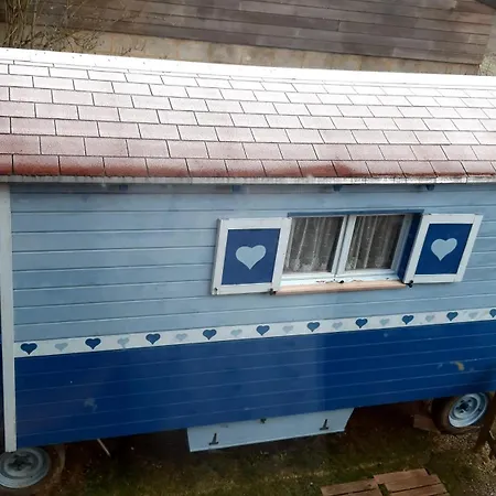 Charming Caravan Near Hamois With Garden Prázdninový dům *