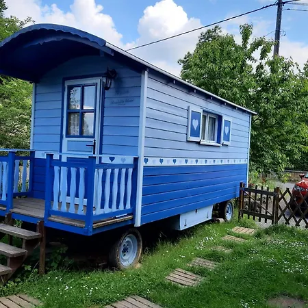 Prázdninový dům Charming Caravan Near Hamois With Garden Scy