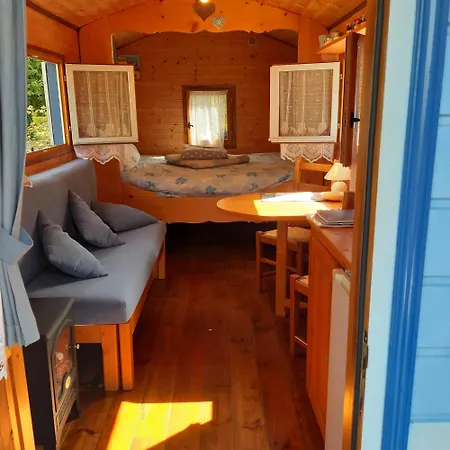 Charming Caravan Near Hamois With Garden Prázdninový dům