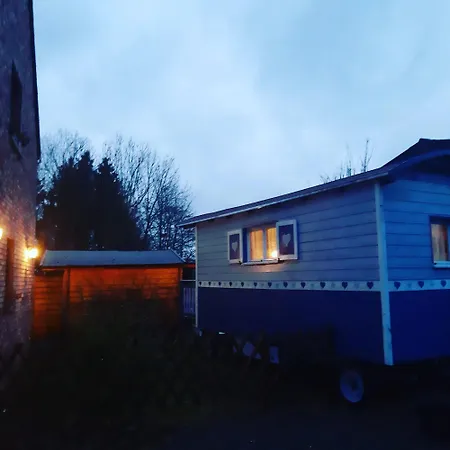 Charming Caravan Near Hamois With Garden Casa vacanze Scy