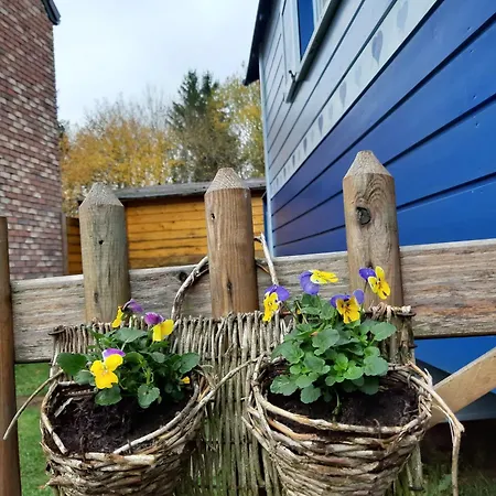 Casa vacanze Charming Caravan Near Hamois With Garden