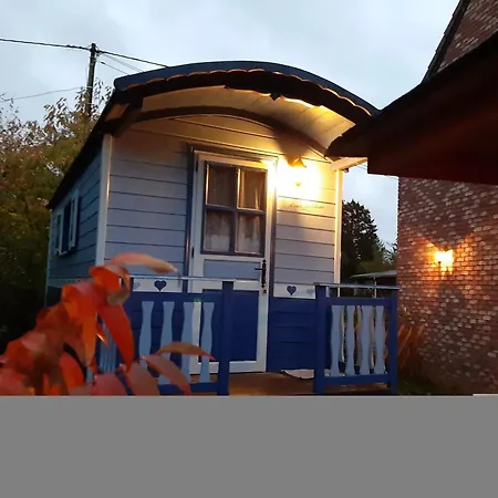 Prázdninový dům Charming Caravan Near Hamois With Garden Scy