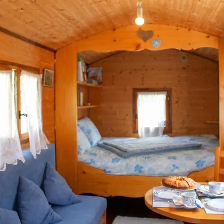 Prázdninový dům Charming Caravan Near Hamois With Garden *