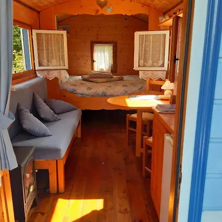Charming Caravan Near Hamois With Garden Prázdninový dům