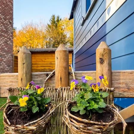 Charming Caravan Near Hamois With Garden Prázdninový dům
