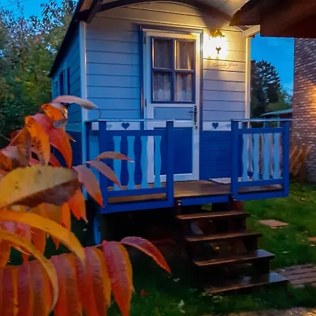 Prázdninový dům Charming Caravan Near Hamois With Garden Scy